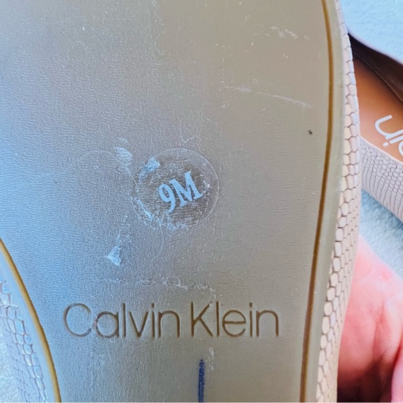 Calvin Klein Oneta genuine leather Tan
Flats with Textured Toe Cap SIZE 9 - Picture 9 of 11